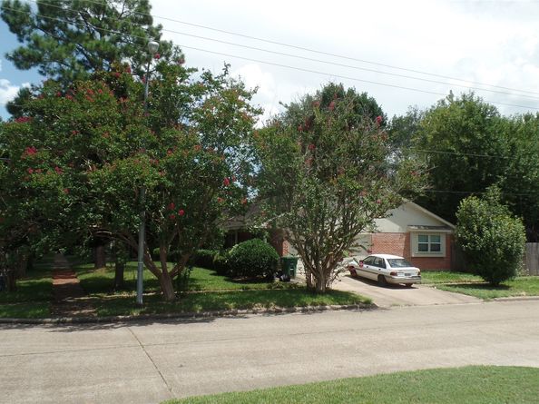 8527 Edgemoor Drive, Houston TX 77036