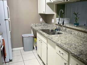 206 Plaza Verde Drive D16, Houston TX 77038