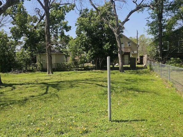 4215 Los Angeles Street, Houston TX 77026