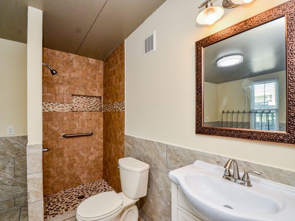 6623 Gulf Freeway, Houston TX 77087