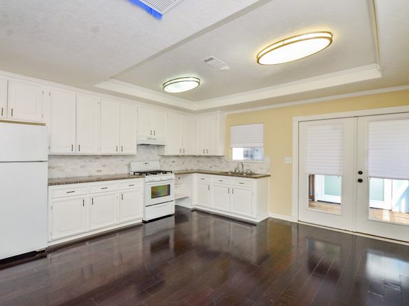 6623 Gulf Freeway, Houston TX 77087