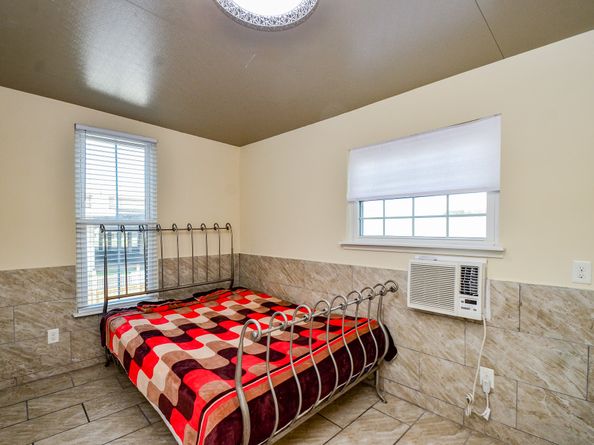 6623 Gulf Freeway, Houston TX 77087