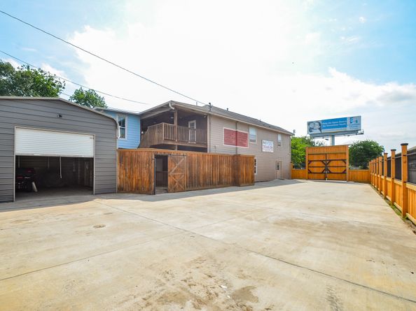 6623 Gulf Freeway, Houston TX 77087