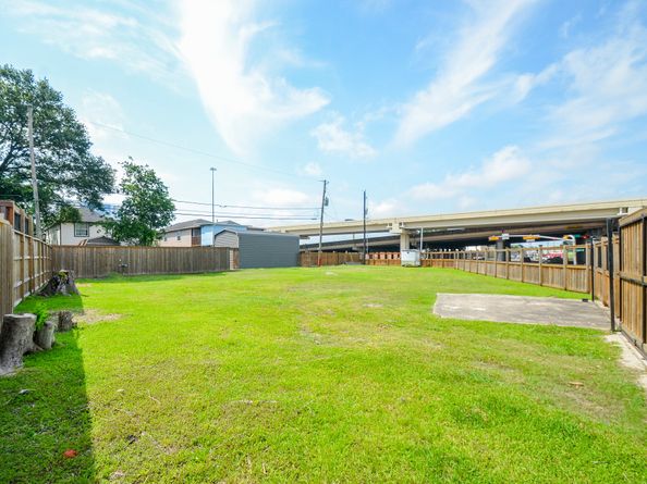 6623 Gulf Freeway, Houston TX 77087