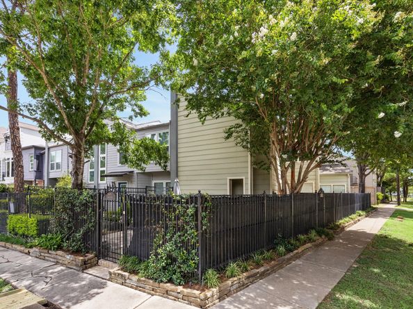 6310 Arnot Street, Houston TX 77007