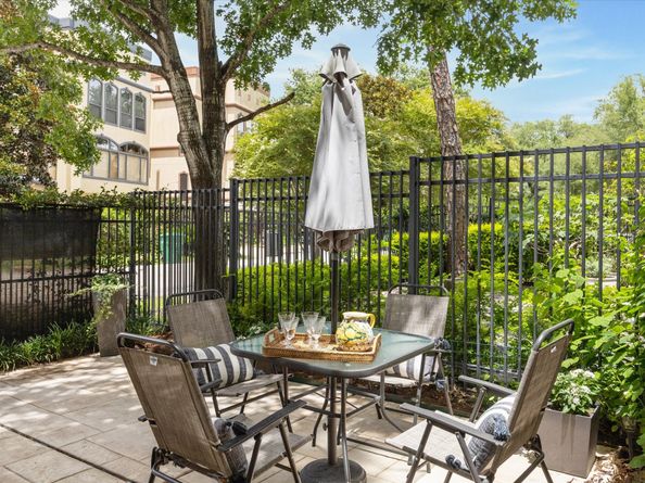 6310 Arnot Street, Houston TX 77007