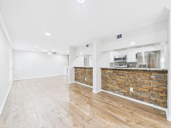 5333 Richmond Avenue 11, Houston TX 77056