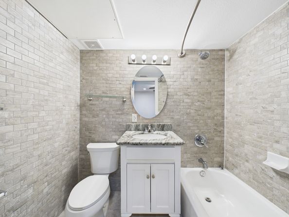 5333 Richmond Avenue 11, Houston TX 77056