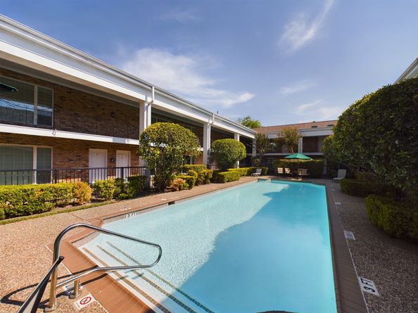 5333 Richmond Avenue 11, Houston TX 77056