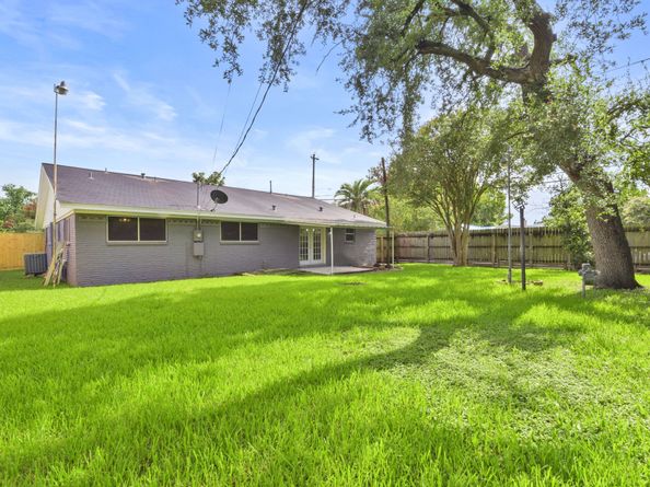 539 Edgebrook Drive, Houston TX 77034
