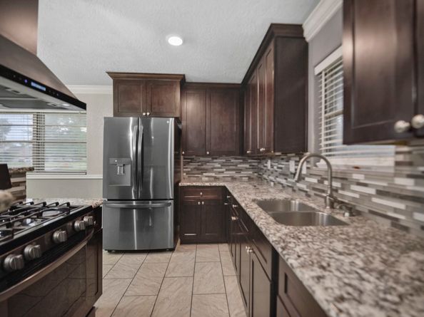 539 Edgebrook Drive, Houston TX 77034