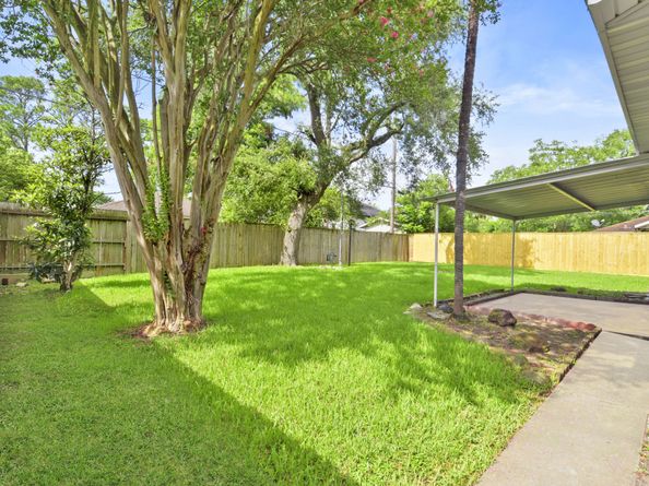 539 Edgebrook Drive, Houston TX 77034