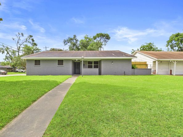 539 Edgebrook Drive, Houston TX 77034
