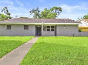 539 Edgebrook Drive, Houston TX 77034