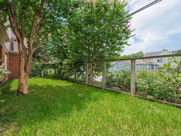 501 Gale Street, Houston TX 77009