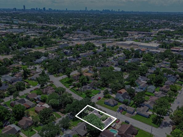 501 Gale Street, Houston TX 77009
