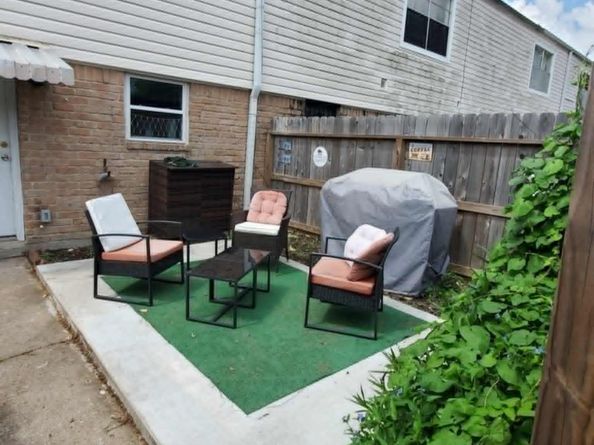 8728 Wilcrest Drive 8728, Houston TX 77099