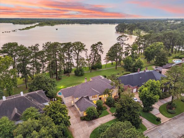 1627 Scenic Shore Drive, Kingwood TX 77345