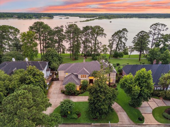 1627 Scenic Shore Drive, Kingwood TX 77345