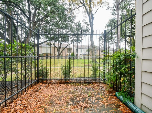800 Country Place Drive 606, Houston TX 77079