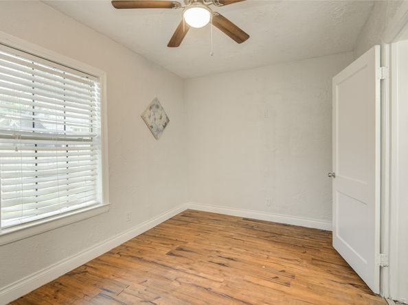 911 Wooding Street, Houston TX 77011