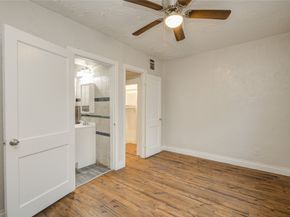 911 Wooding Street, Houston TX 77011
