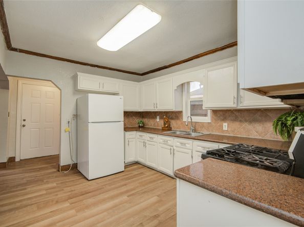 911 Wooding Street, Houston TX 77011