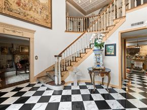 1561 Kirby Drive, Houston TX 77019