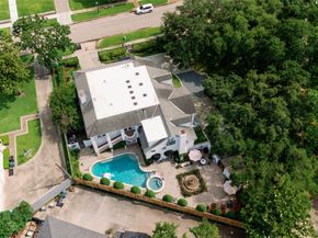 1561 Kirby Drive, Houston TX 77019