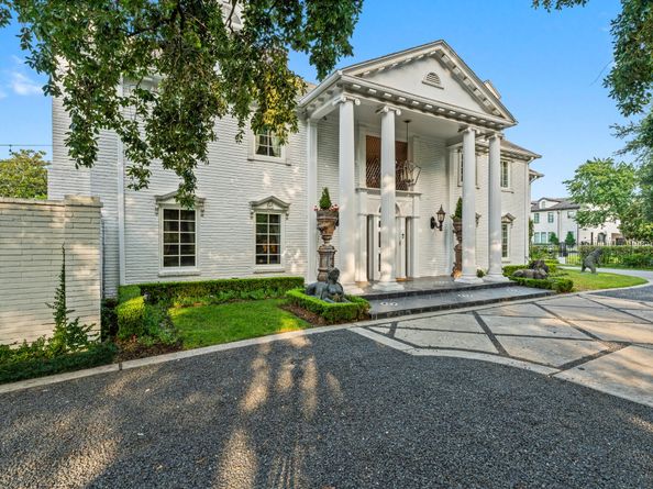 1561 Kirby Drive, Houston TX 77019
