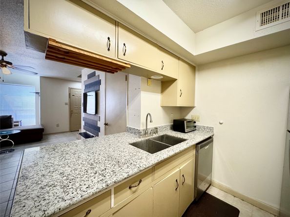 2110 Wilcrest Drive 126, Houston TX 77042