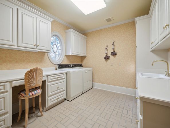 412 Timberwilde Lane, Hunters Creek Village TX 77024