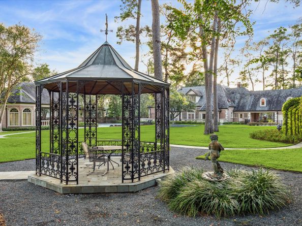 412 Timberwilde Lane, Hunters Creek Village TX 77024