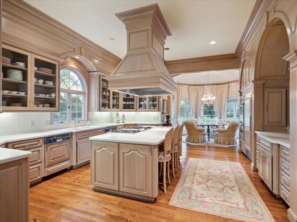 412 Timberwilde Lane, Hunters Creek Village TX 77024