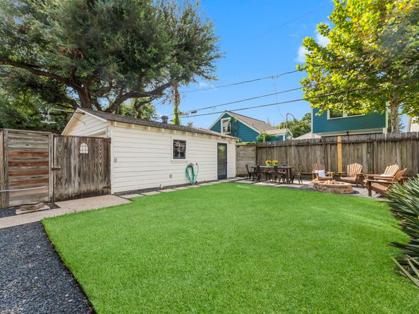 928 W Temple Street, Houston TX 77009