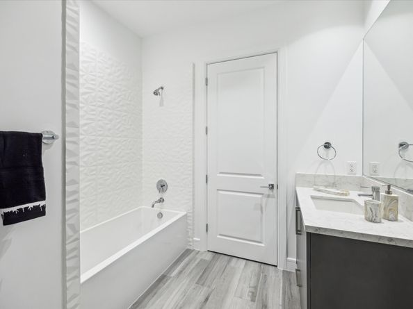 4521 San Felipe Street 23045, Houston TX 77027