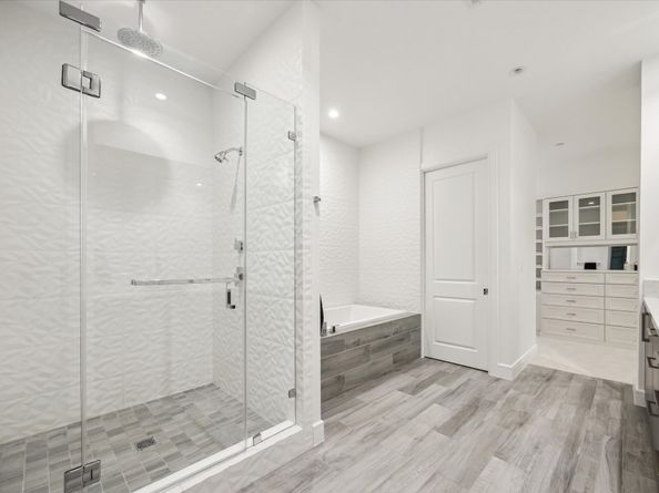 4521 San Felipe Street 23045, Houston TX 77027