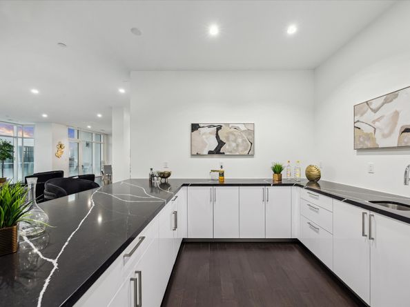 4521 San Felipe Street 23045, Houston TX 77027