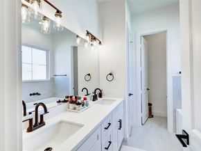 107 W Whitney Street E, Houston TX 77018