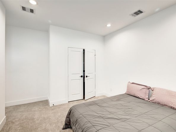 107 W Whitney Street E, Houston TX 77018