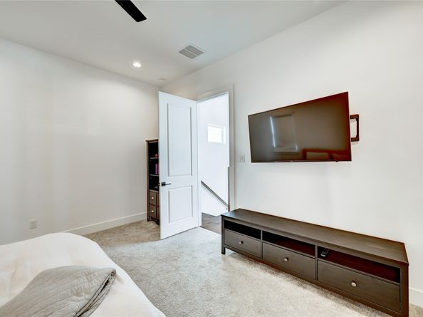 107 W Whitney Street E, Houston TX 77018