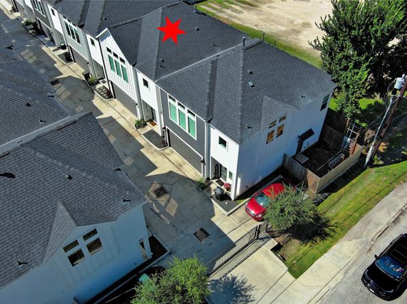 107 W Whitney Street E, Houston TX 77018