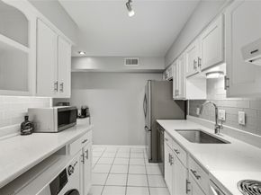 359 N Post Oak Lane 221, Houston TX 77024