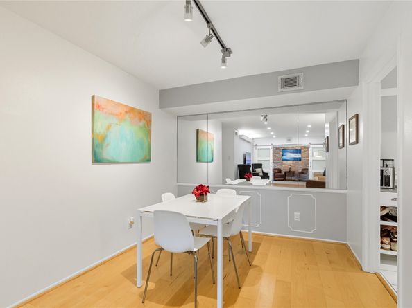 359 N Post Oak Lane 221, Houston TX 77024