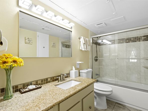 359 N Post Oak Lane 221, Houston TX 77024