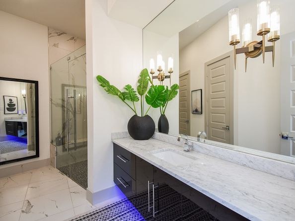 32 E Shady Lane, Houston TX 77063