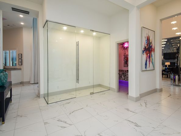 32 E Shady Lane, Houston TX 77063