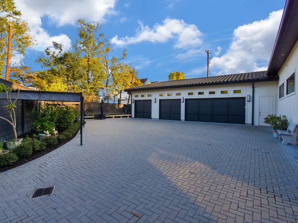 32 E Shady Lane, Houston TX 77063