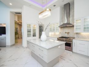 32 E Shady Lane, Houston TX 77063