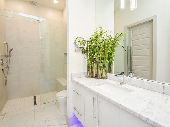 32 E Shady Lane, Houston TX 77063